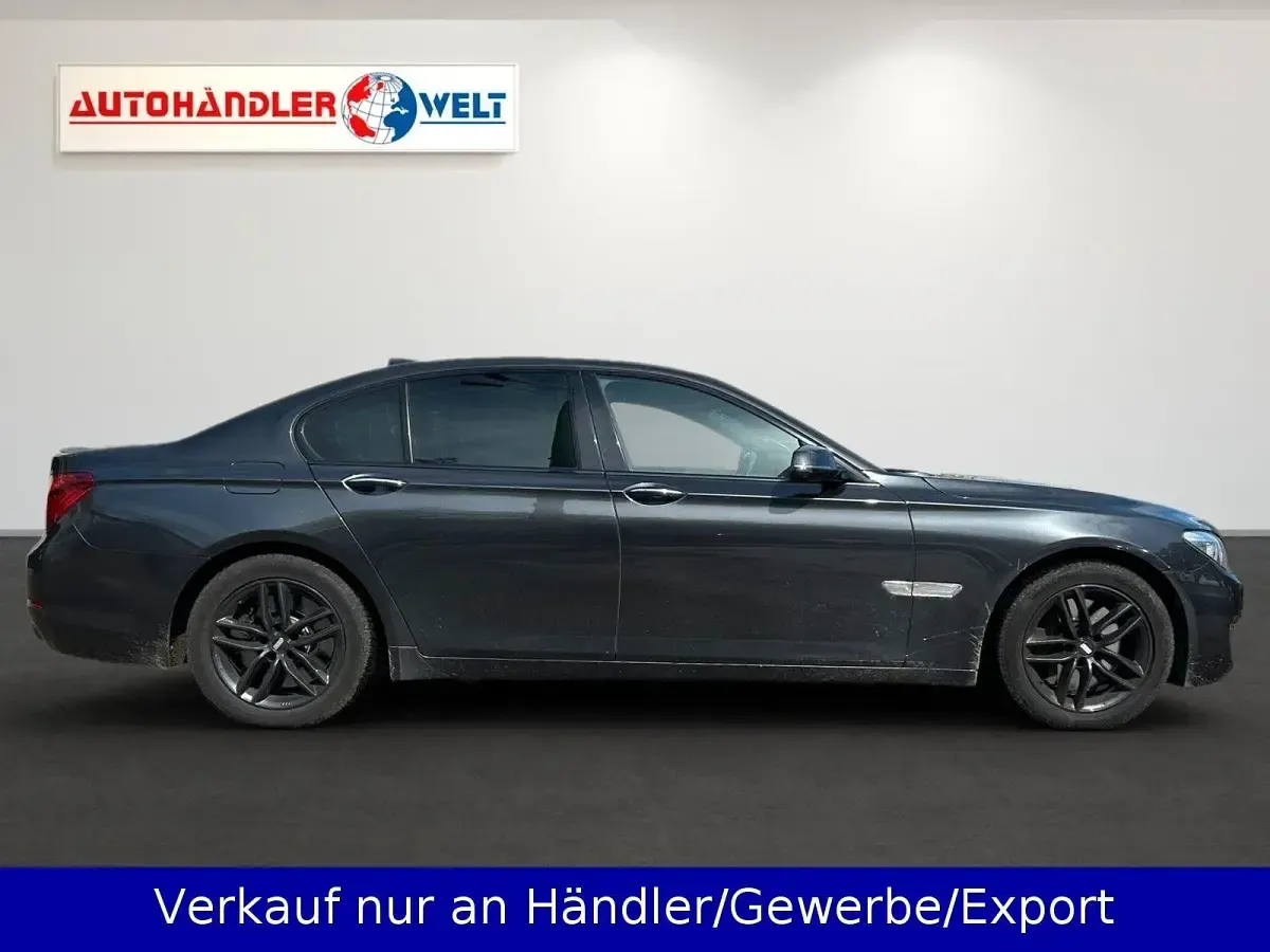 Gebraucht BMW 750 Performance 449 PS (330 kW) 2014 Sophistograu Limousine