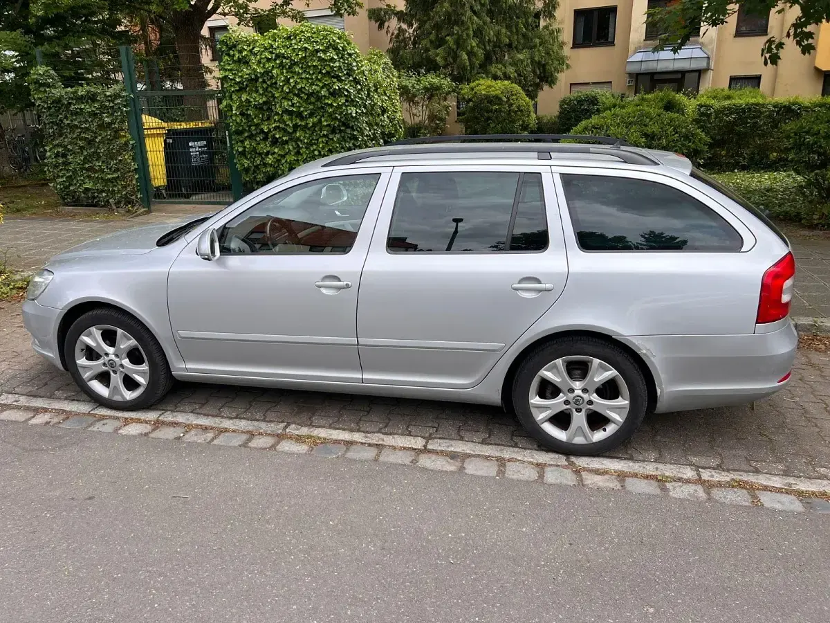 Używany Skoda Octavia Elegance 105 KM (77 kW) 2011 Srebrny Kombi