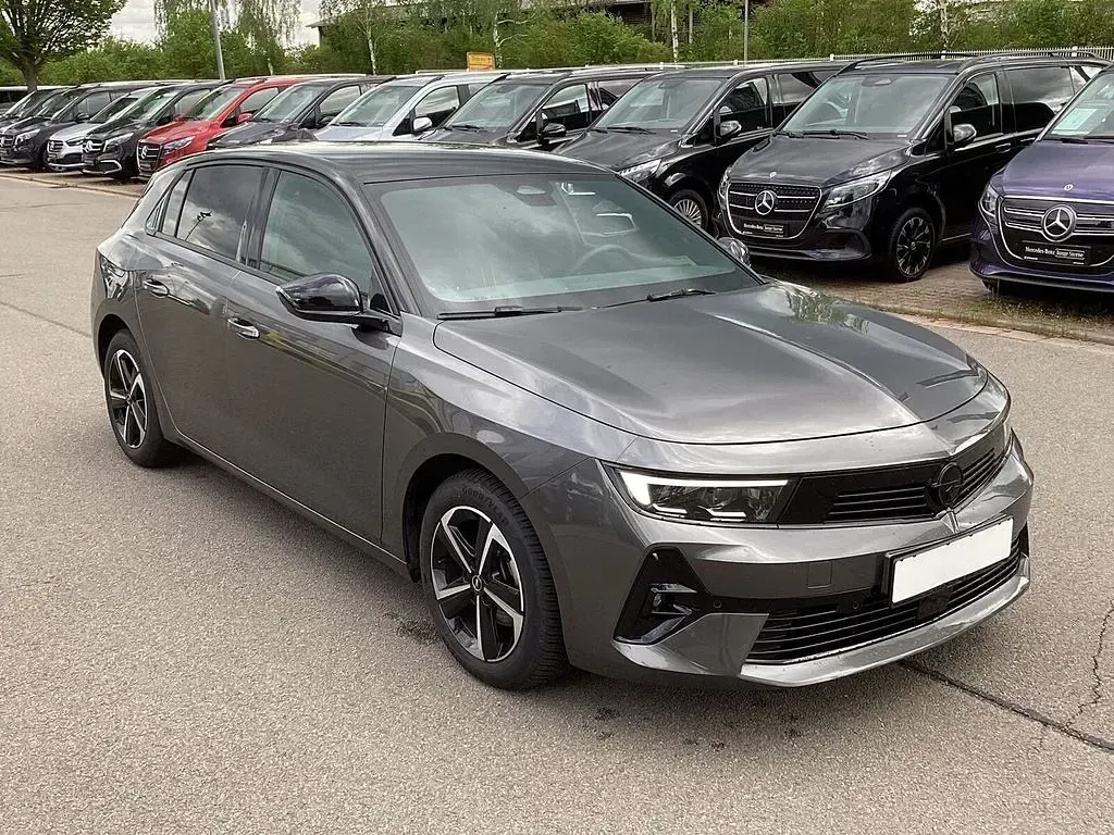 Używany Opel Astra 131 KM (96 kW) 2024 Szary Hatchback