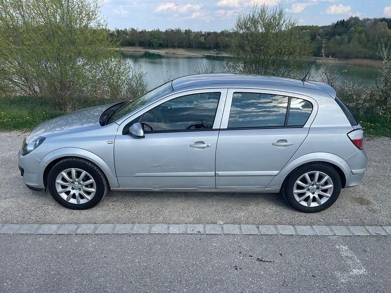 Gebraucht Opel Astra 105 PS (77 kW) 2006 Silber Limousine