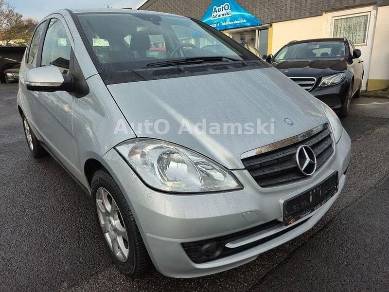 Gebraucht Mercedes A160 Classic 95 PS (69 kW) 2012 Silber Van / Kleinbus