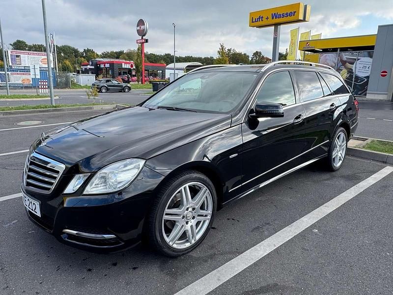 Gebraucht Mercedes E200 136 PS (100 kW) 2011 Schwarz Kombi