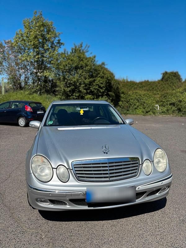 Gebraucht Mercedes E240 177 PS (130 kW) 2002 Silber Limousine
