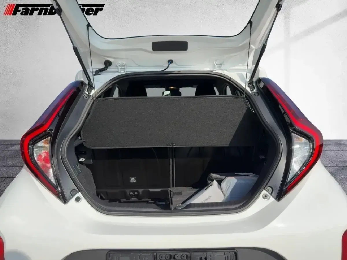 Neu Toyota Aygo X Active 116 PS (85 kW) 2025 Schneeweis SUV