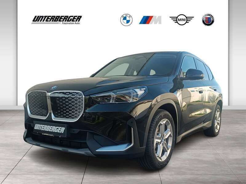 Black sapphire Gebraucht 2024 BMW iX1 SUV | 40.480 € (Guter Preis) - Bild 1/3