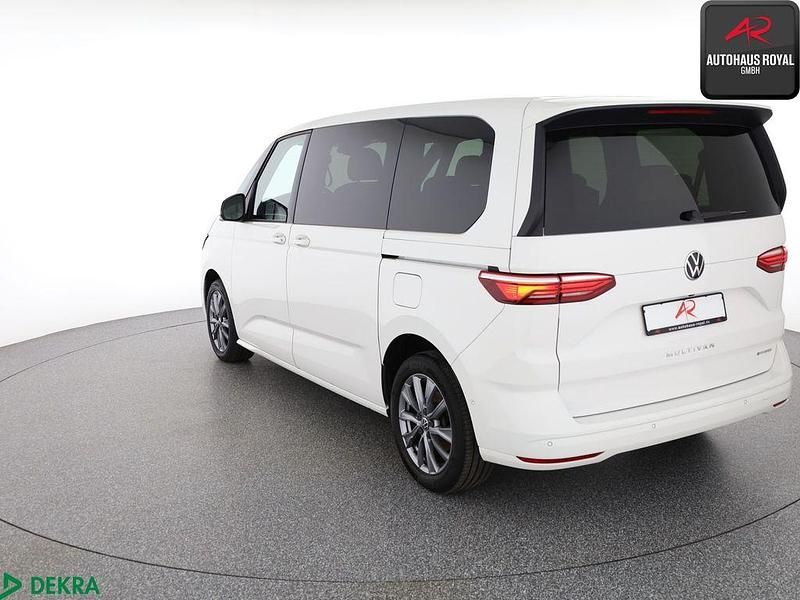 Gebraucht VW Multivan 218 PS (160 kW) 2022 Candyweiß Van