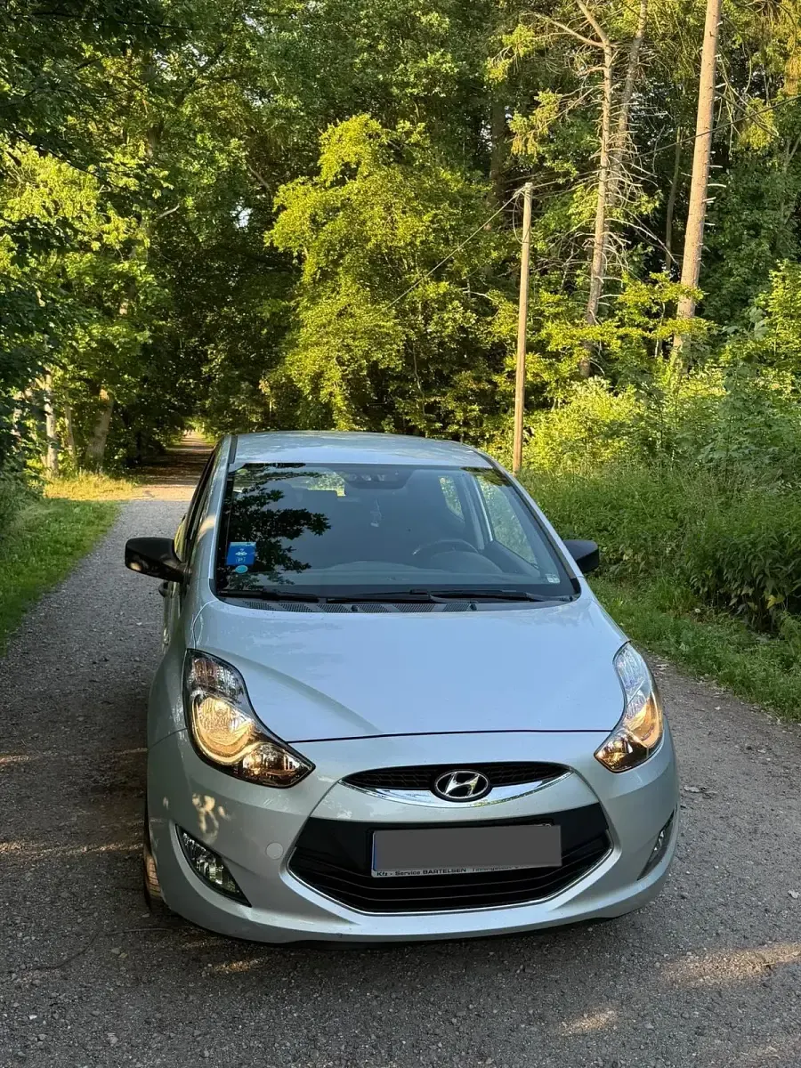 Gebraucht Hyundai ix20 90 PS (66 kW) 2011 Silber Kleinwagen