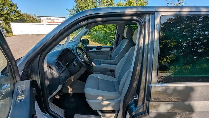 Gebraucht VW Multivan Comfortline 204 PS (150 kW) 2016 Grau Van / Kleinbus