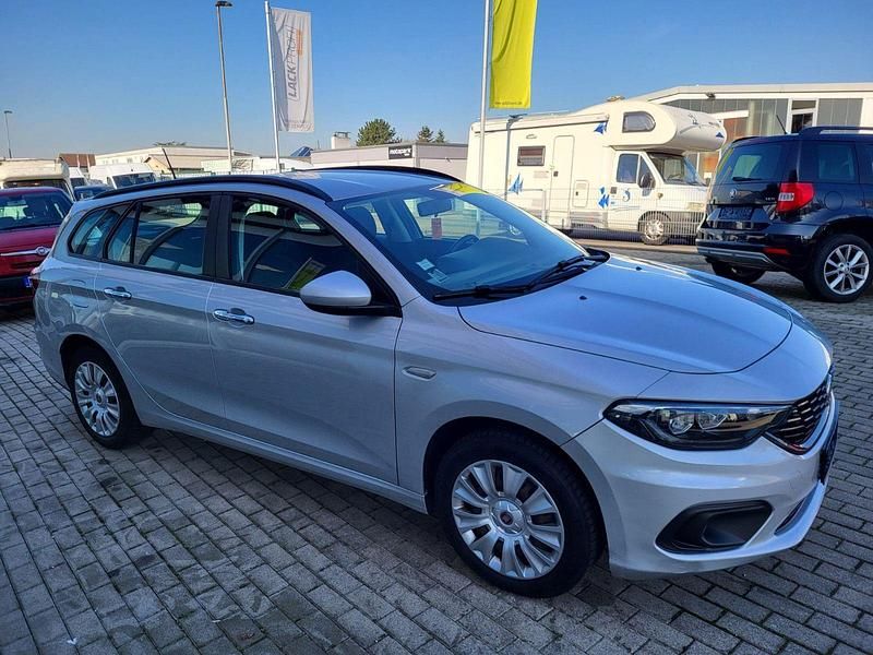 Gebraucht Fiat Tipo Easy 95 PS (69 kW) 2018 Silber Kombi