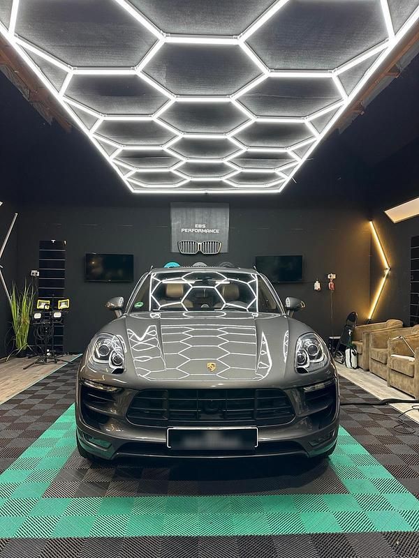 Grau Gebraucht 2015 Porsche Macan S SUV | 34.000 € (Etwas zu teuer) - Bild 1/4
