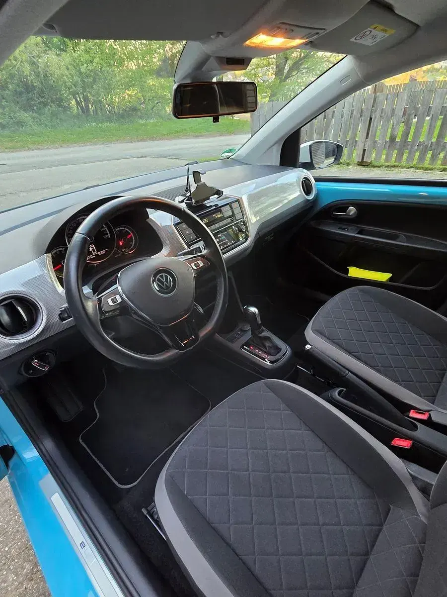 Używany VW e-up! Style 61 kW (83 KM) 2020 Niebieski Hatchback