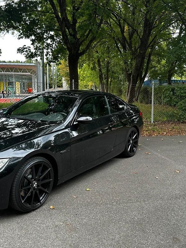 Gebraucht BMW 330 272 PS (200 kW) 2007 Schwarz Coupé