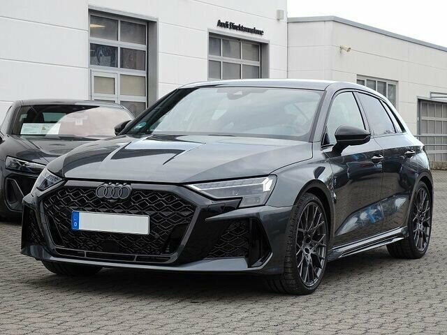 Grau Gebraucht 2024 Audi RS3 Limousine | 74.890 € (Teuer) - Bild 1/2
