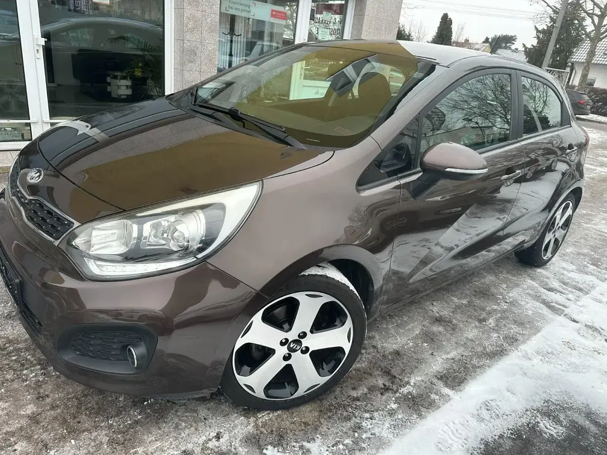 Gebraucht Kia Rio Spirit 109 PS (80 kW) 2013 Braun Limousine