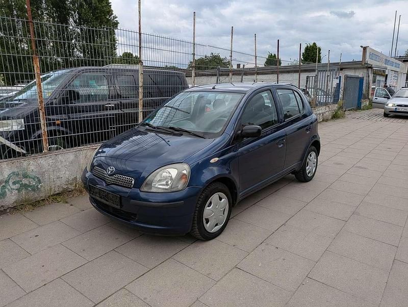 Blau Gebraucht 2002 Toyota Yaris Sol Limousine | 1.650 € (Fairer Preis) - Bild 1/4