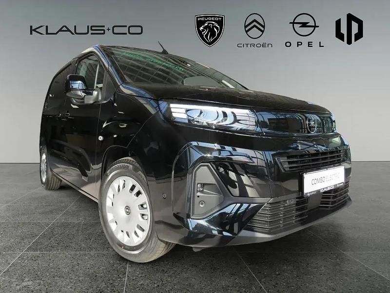 Schwarz / perlschwarz Gebraucht 2025 Opel Combo-e Life Limousine | 29.890 € (Teuer) - Bild 1/3