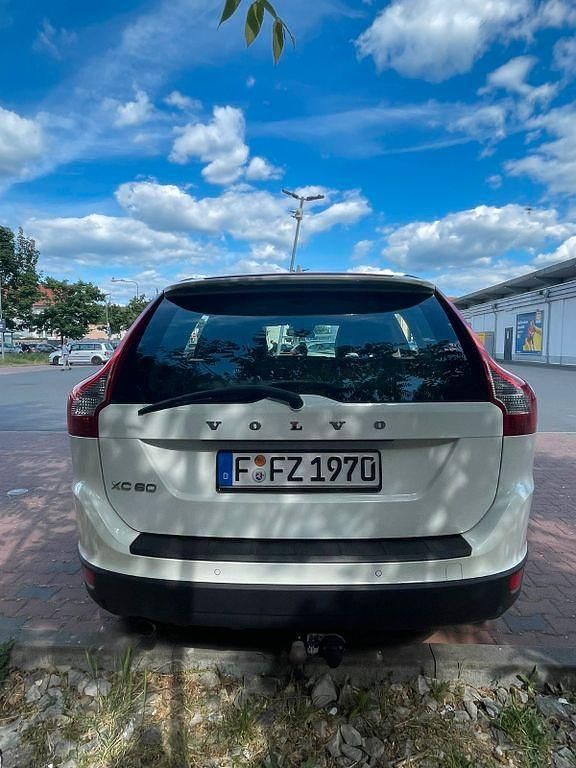 Gebraucht Volvo XC60 Momentum 163 PS (119 kW) 2011 Weiß SUV