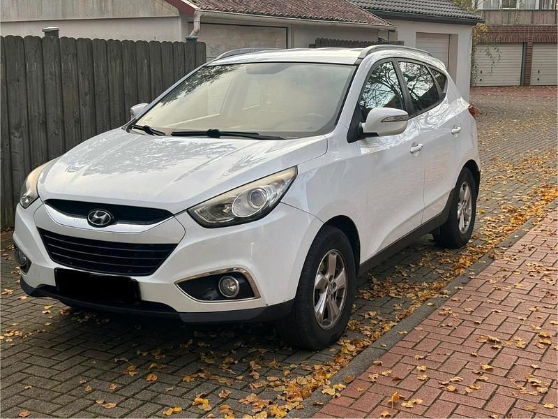 Weiß Gebraucht 2011 Hyundai ix35 Premium SUV | 4.990 € - Bild 1/4