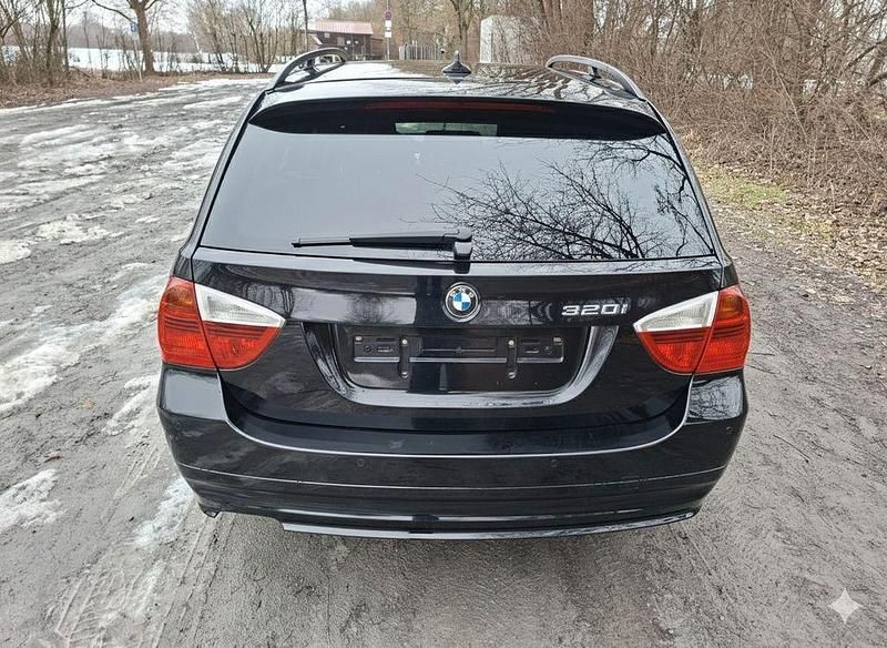 Gebraucht BMW 320 150 PS (110 kW) 2006 Schwarz Kombi