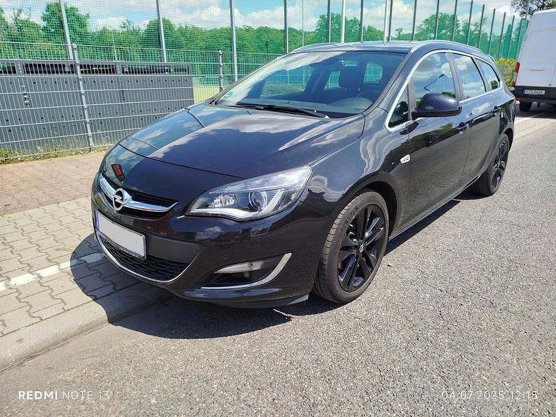 Schwarz Gebraucht 2015 Opel Astra Kombi | 4.450 € (Fairer Preis) - Bild 1/4