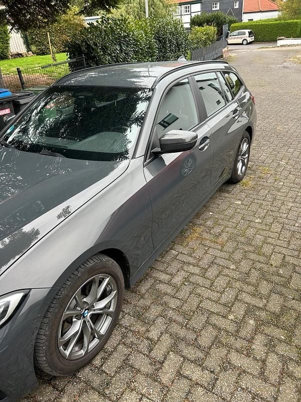 Gebraucht BMW 320 190 PS (139 kW) 2021 Grau Kombi