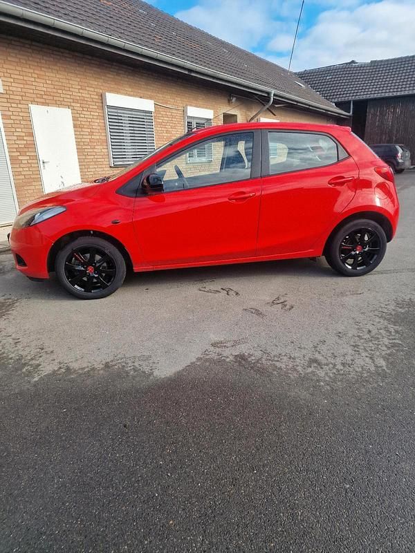 Gebraucht Mazda 2 75 PS (55 kW) 2009 Rot Kleinwagen