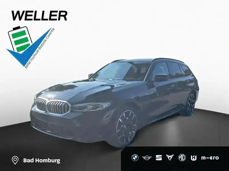 Saphirschwarz metallic (schwarz) Neu 2025 BMW 330e Competition Edition Kombi | 73.990 € - Bild 1/4