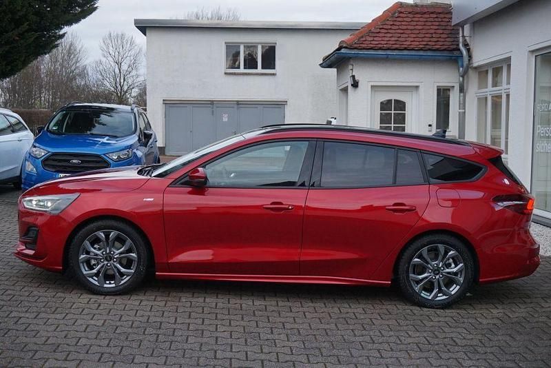 Gebraucht Ford Focus ST-Line 155 PS (114 kW) 2023 Rot Limousine