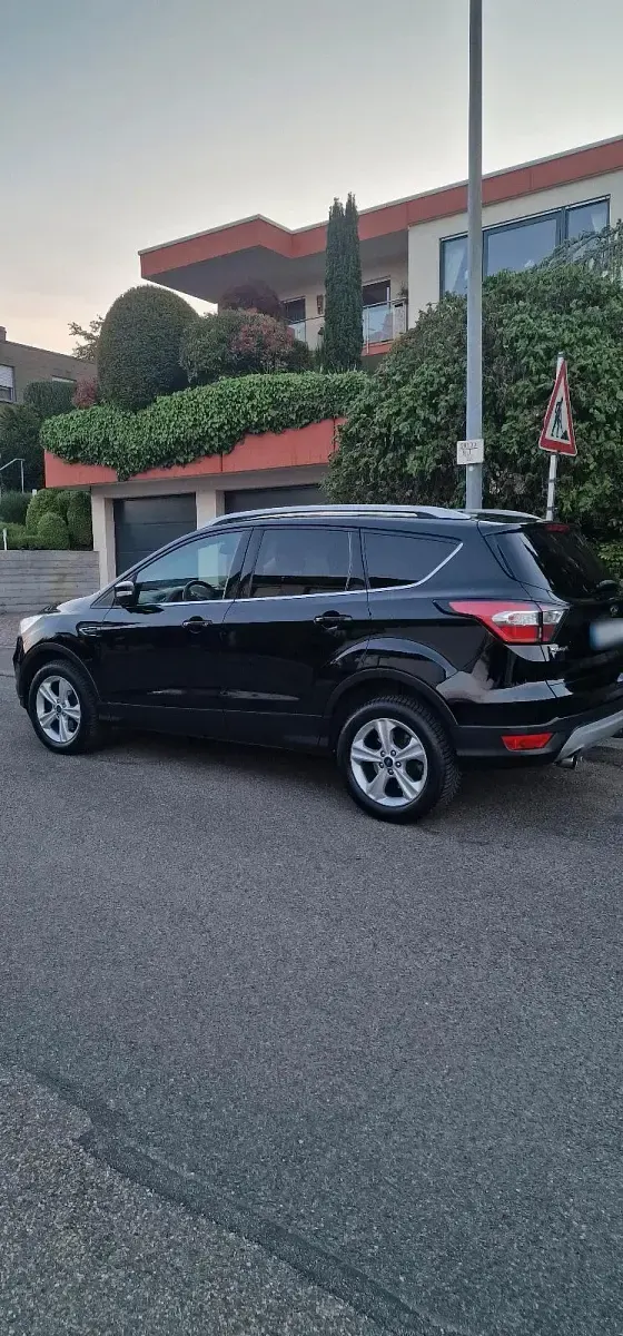 Gebraucht Ford Kuga 150 PS (110 kW) 2017 Schwarz SUV