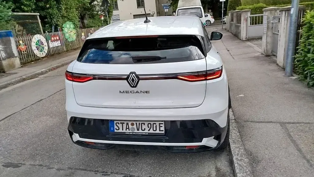 Gebraucht Renault Megane E-Tech 96 kW (131 PS) 2023 Weiß Limousine