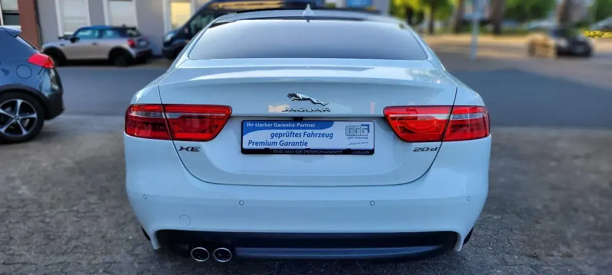 Gebraucht Jaguar XE 179 PS (131 kW) 2016 Weiß Limousine
