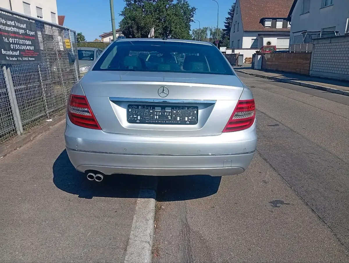 Gebraucht Mercedes C200 136 PS (100 kW) 2012 Silber Limousine