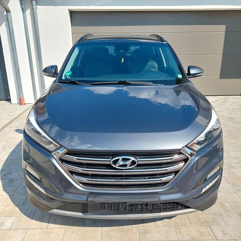 Grau Gebraucht 2017 Hyundai Tucson Premium SUV | 15.500 € (Guter Preis) - Bild 1/4