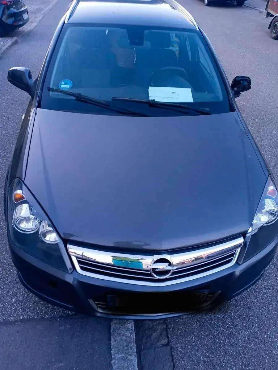 Gebraucht Opel Astra Edition 125 PS (91 kW) 2010 Grau Kombi