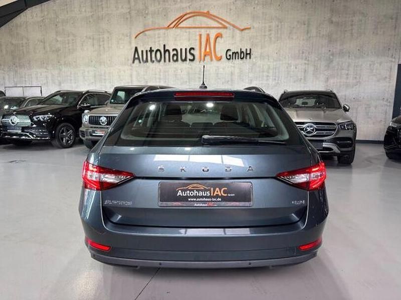 Gebraucht Skoda Superb Ambition 200 PS (147 kW) 2021 Grau Kombi