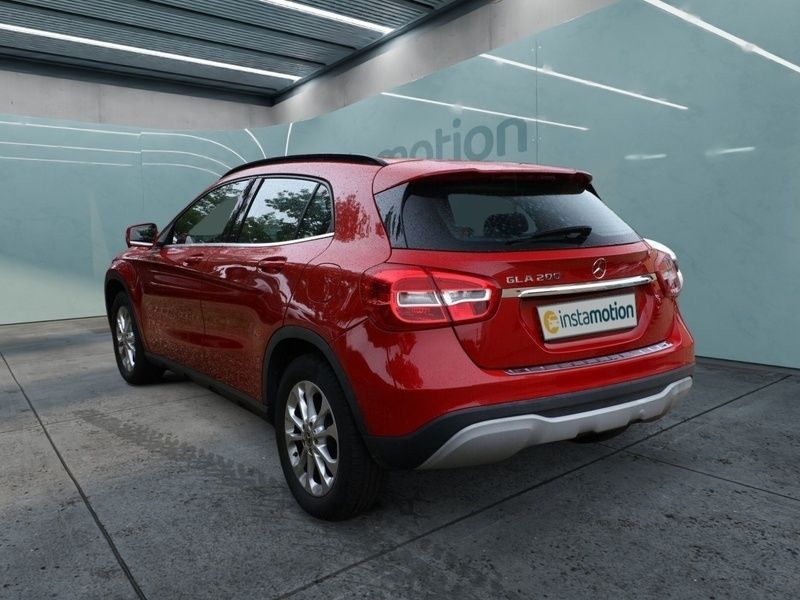 Gebraucht Mercedes GLA200 Style 156 PS (114 kW) 2018 Rot SUV