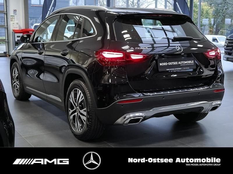 Gebraucht Mercedes GLA200 Progressive 150 PS (110 kW) 2025 Metalliclack kosmosschwarz SUV