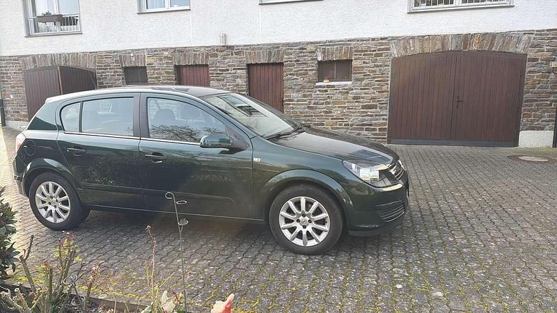 Gebraucht Opel Astra 105 PS (77 kW) 2004 Limousine