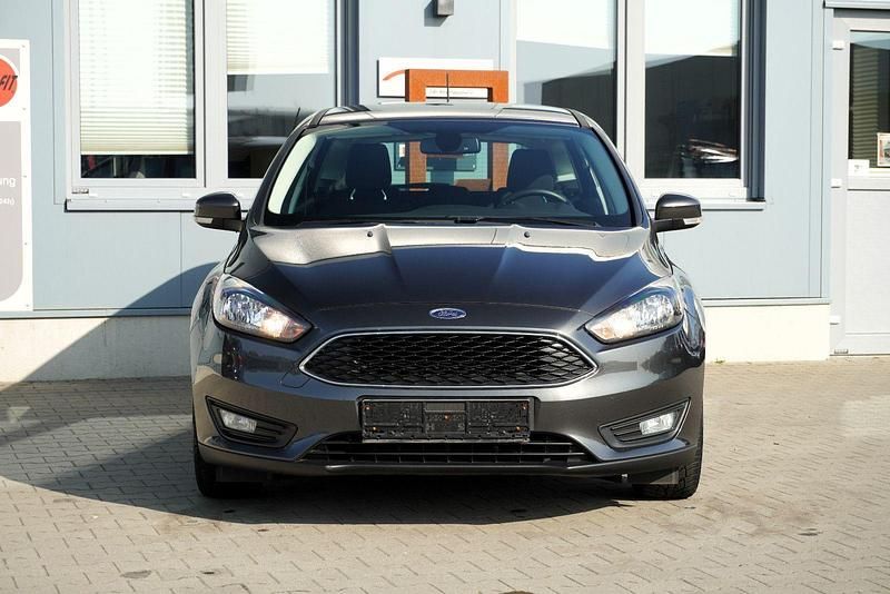Gebraucht Ford Focus Cool & Connect 101 PS (74 kW) 2018 Grau Kombi