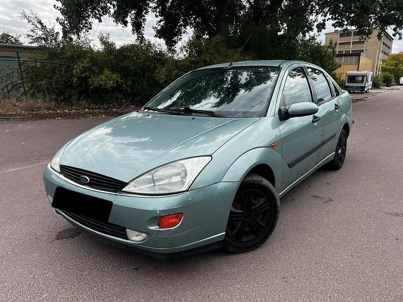 Second-hand Ford Focus 101 CP (74 kW) 2001 Andere farben Berlinǎ