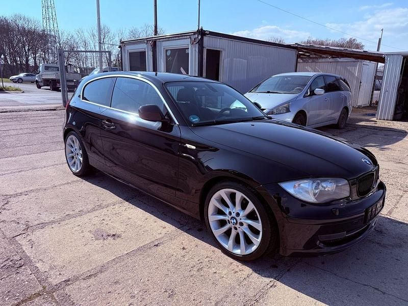 Gebraucht BMW 118 Advantage 143 PS (105 kW) 2011 Schwarz Kleinwagen