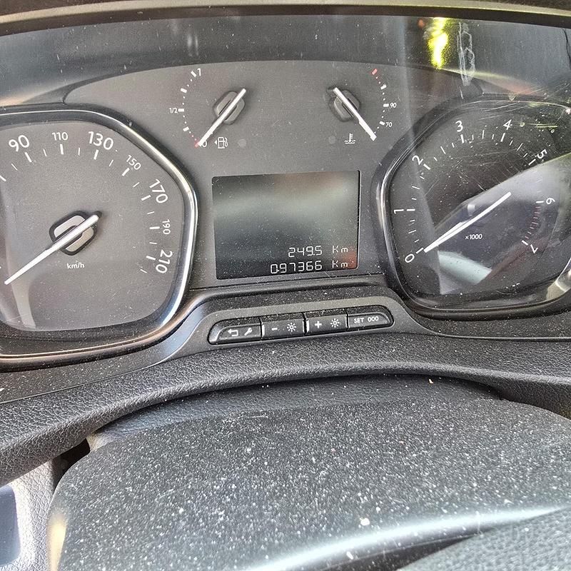 Gebraucht Opel Vivaro Basis 122 PS (89 kW) 2021 Weiß Van / Kleinbus