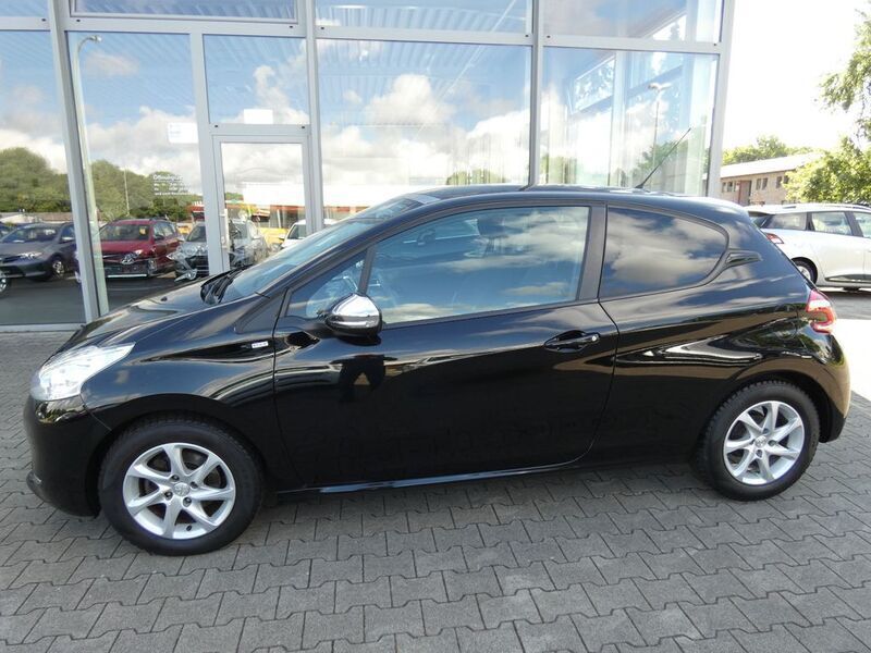 Schwarz Gebraucht 2015 Peugeot 208 Style Kleinwagen | 4.990 € (Guter Preis) - Bild 1/4