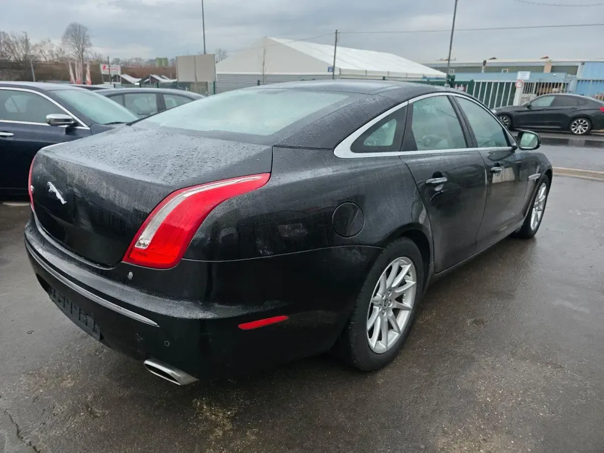 Gebraucht Jaguar XJ Premium Luxury 275 PS (202 kW) 2010 Schwarz Limousine