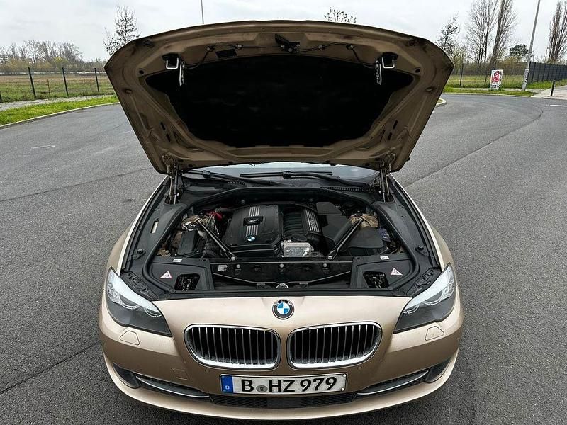 Gebraucht BMW 523 204 PS (150 kW) 2011 Gold Limousine