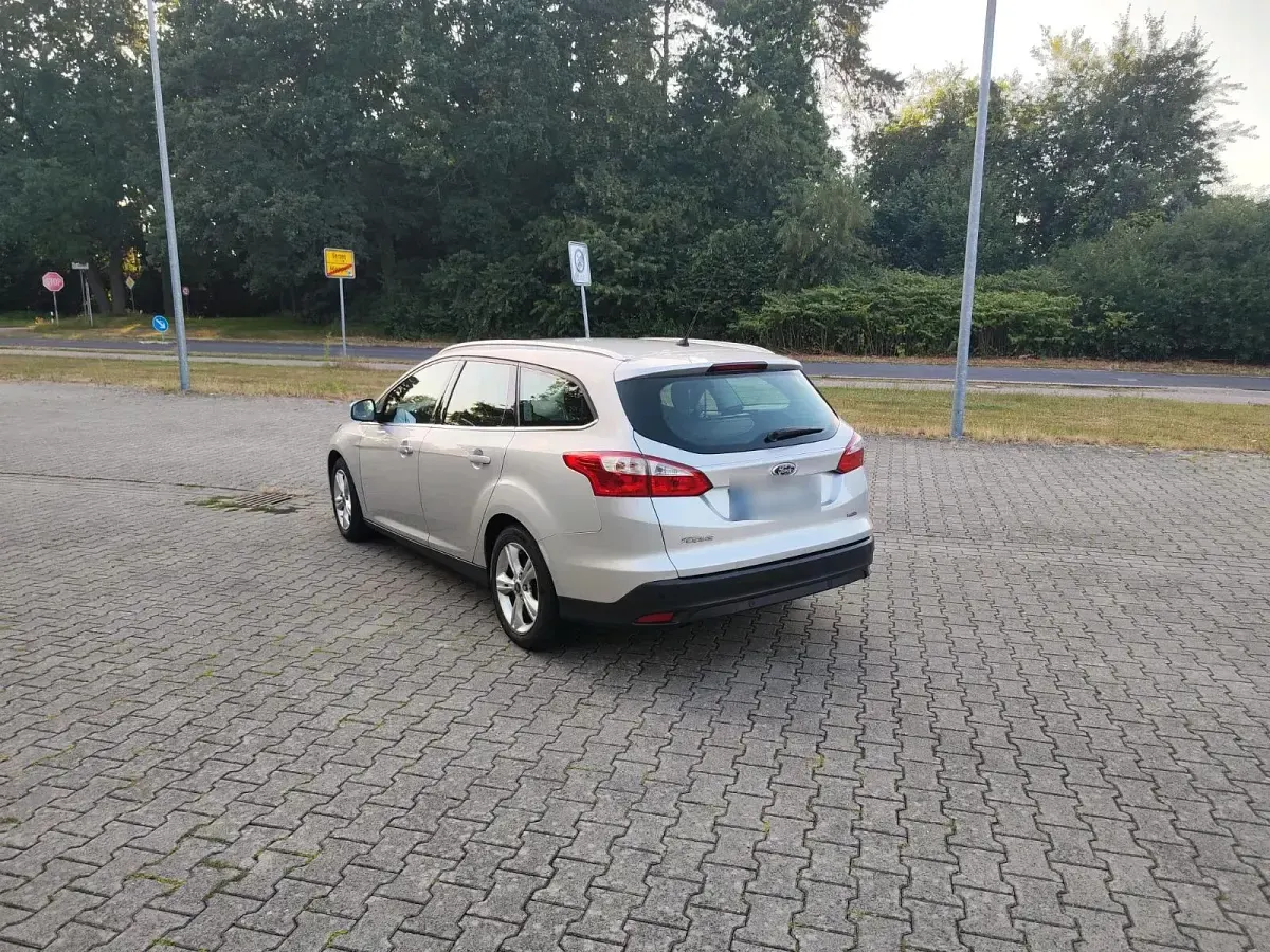 Gebraucht Ford Focus Champions Edition 116 PS (85 kW) 2012 Silber Kombi