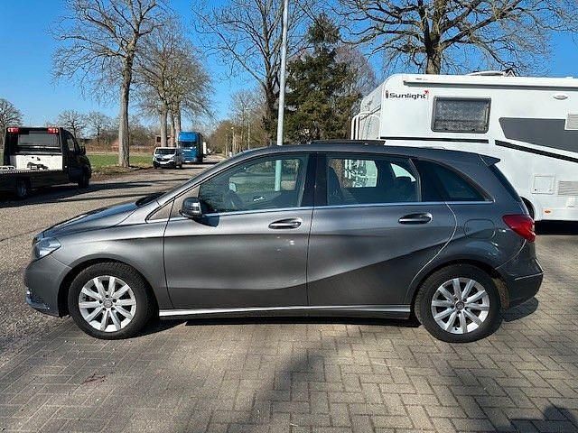 Gebraucht Mercedes B180 122 PS (89 kW) 2014 Grau Van / Kleinbus