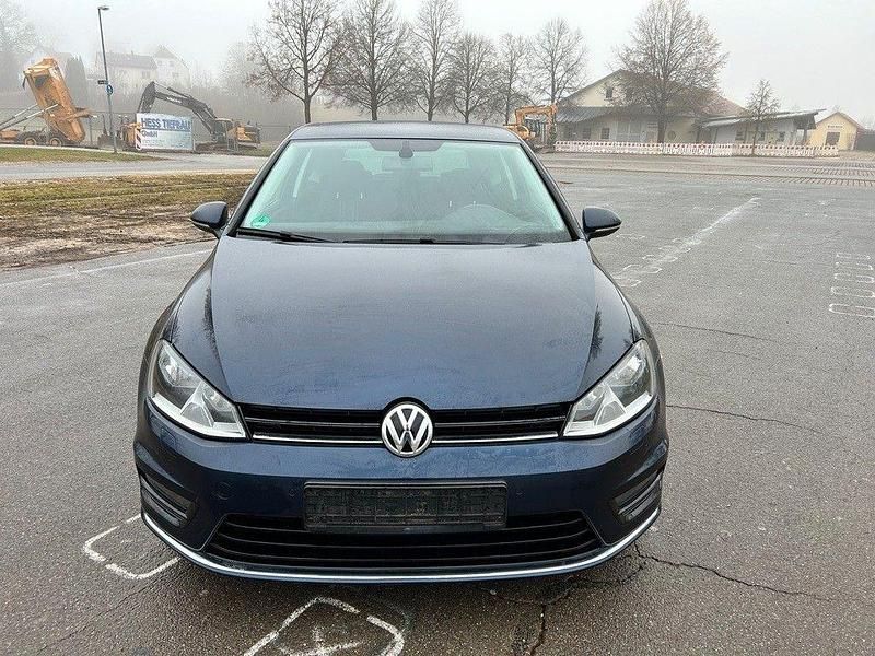 Gebraucht VW Golf VII LOUNGE 125 PS (91 kW) 2015 Blau Limousine