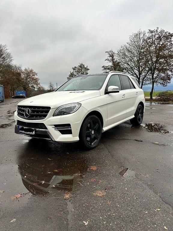 Weiß Gebraucht 2012 Mercedes ML350 SUV | 21.000 € (Teuer) - Bild 1/4
