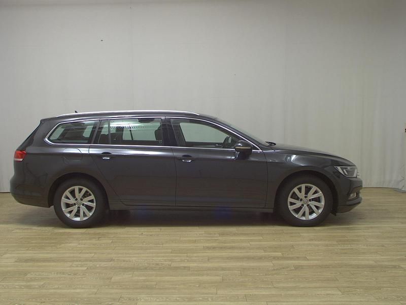 Grau Gebraucht 2019 VW Passat Comfortline Kombi | 14.980 € (Guter Preis) - Bild 1/4